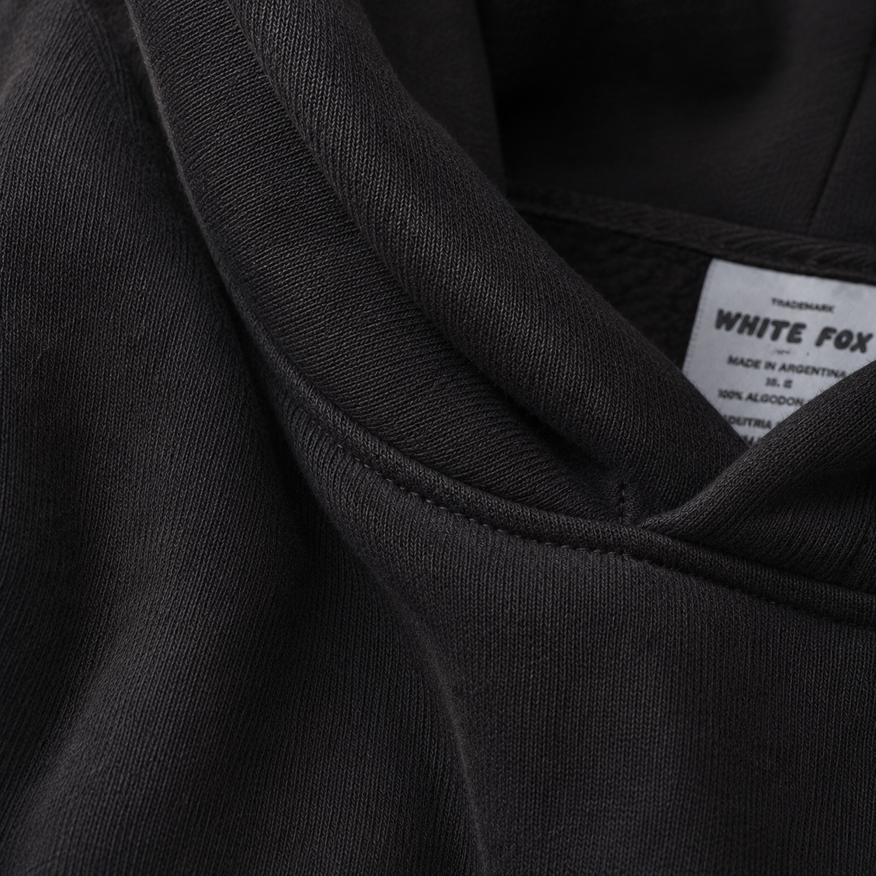 Contenido de moda generado con Pilcha — Macro detalle · 1:1